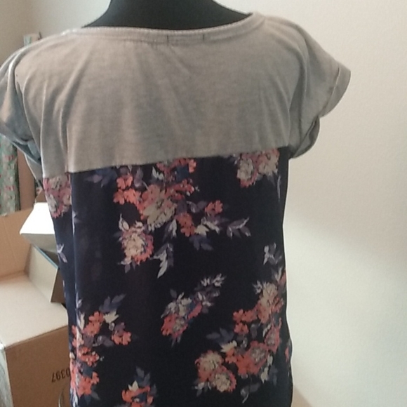 Tops - Picture 2 of 2